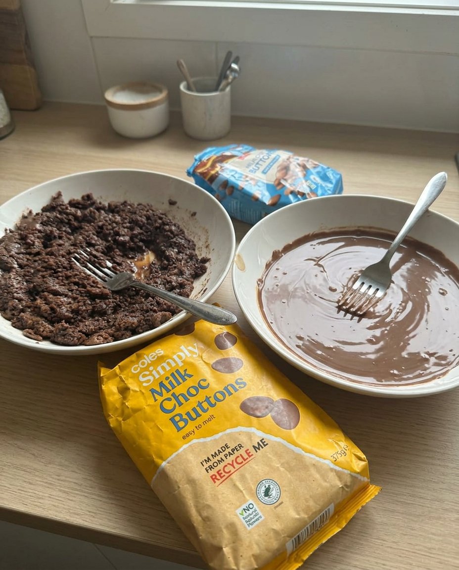 Ingredients for vanilla cream including coconut milk and vanilla extract